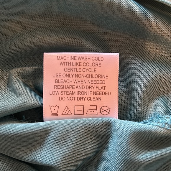 Colorful, fun dress - Picture 8 of 9